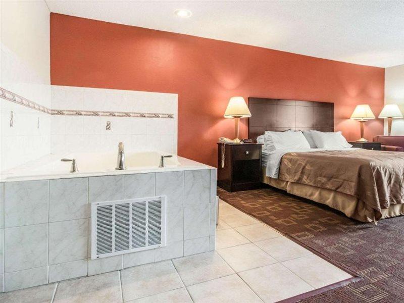 Holiday Inn Express Cincinnati-Лоренсбург Екстер'єр фото