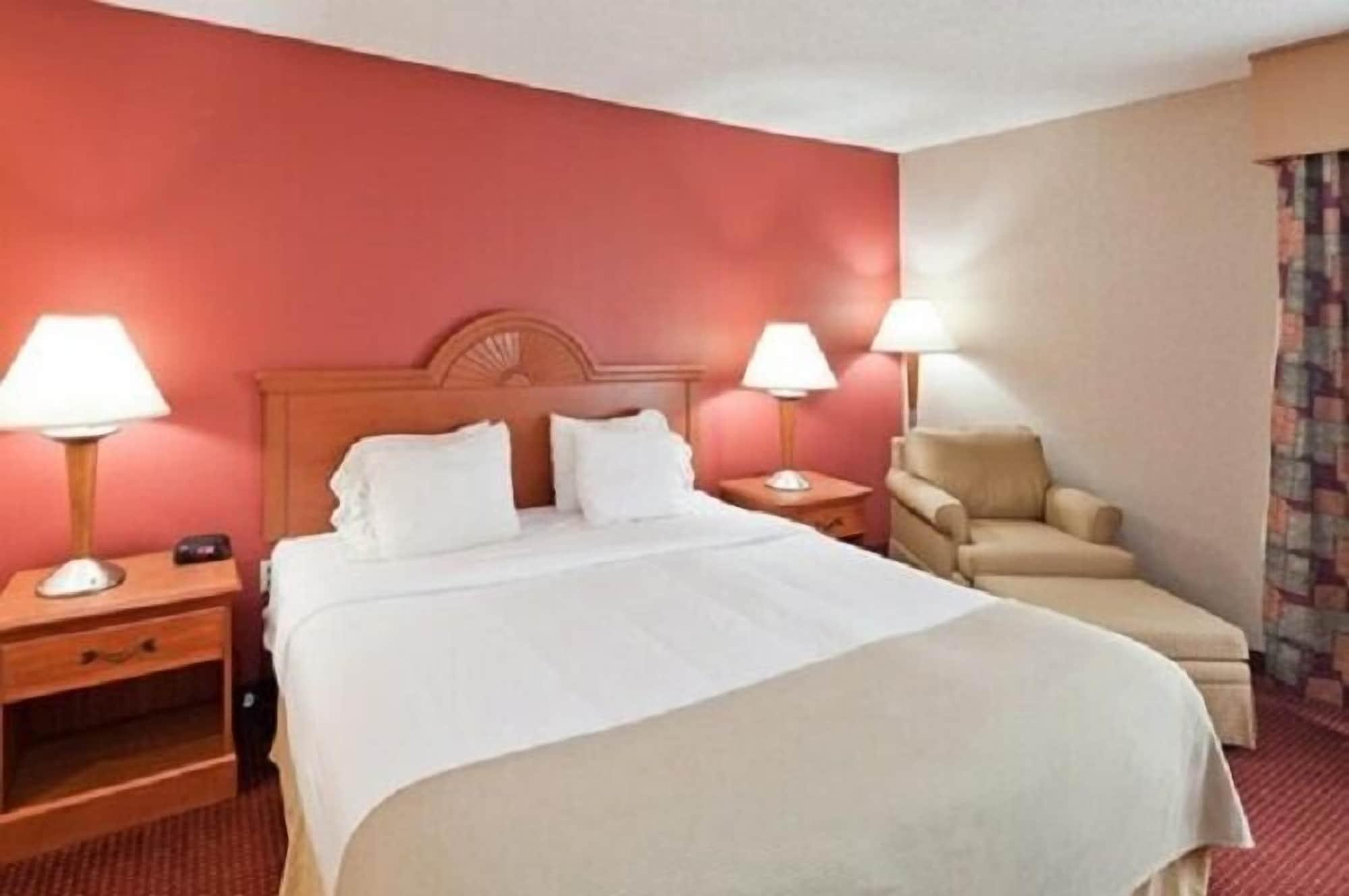 Holiday Inn Express Cincinnati-Лоренсбург Екстер'єр фото