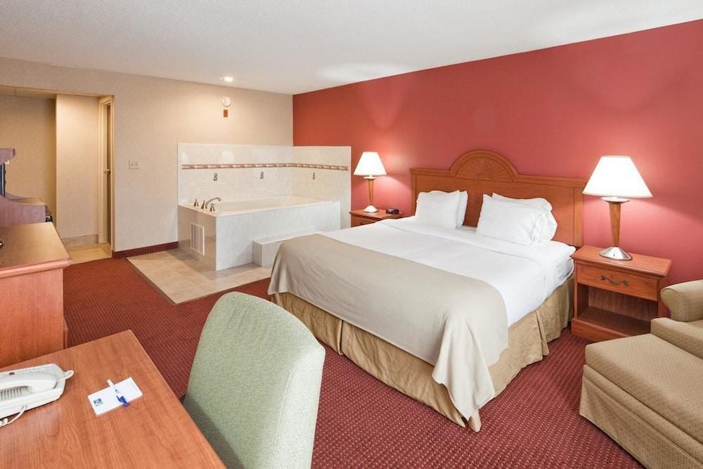 Holiday Inn Express Cincinnati-Лоренсбург Екстер'єр фото