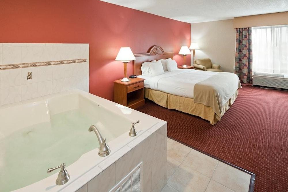 Holiday Inn Express Cincinnati-Лоренсбург Екстер'єр фото