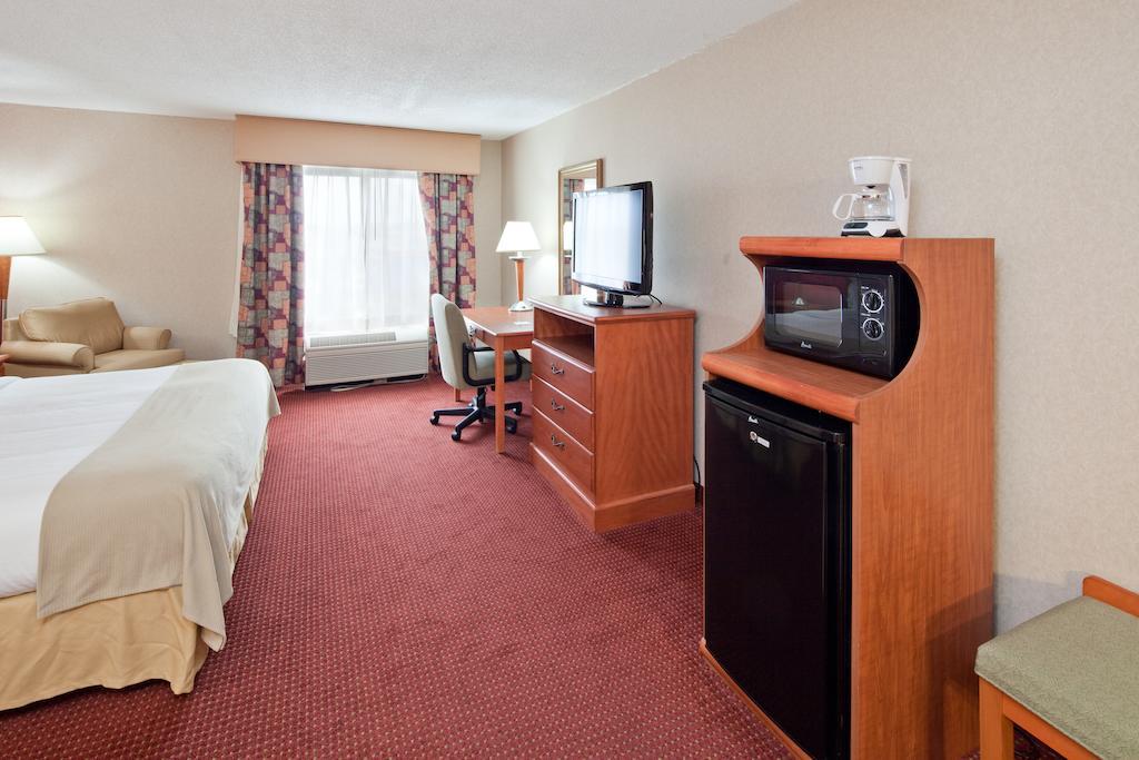Holiday Inn Express Cincinnati-Лоренсбург Екстер'єр фото
