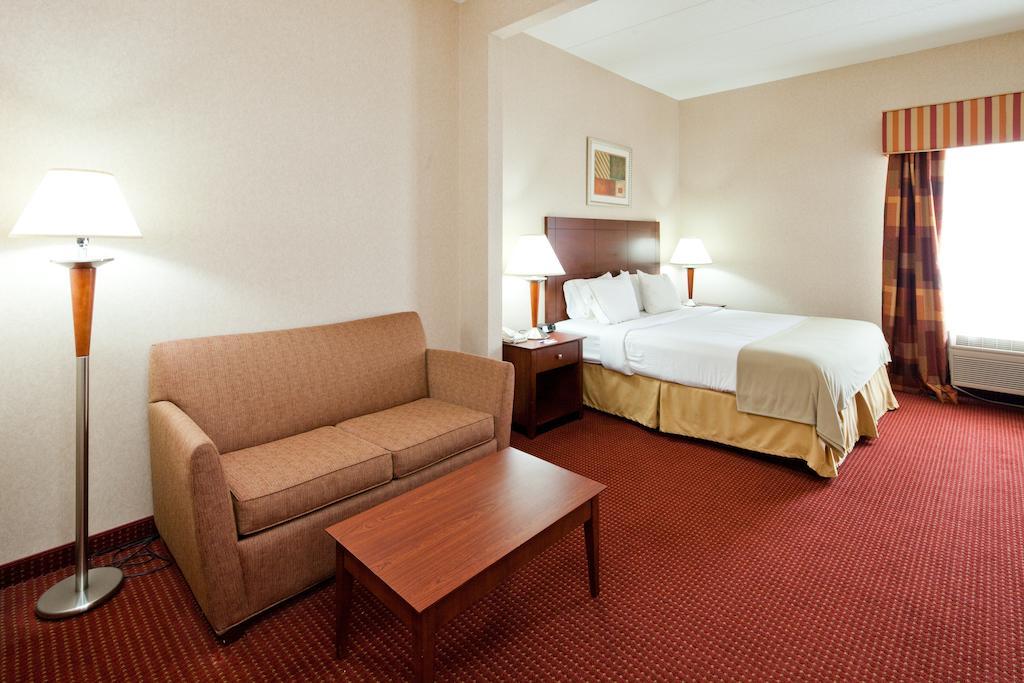 Holiday Inn Express Cincinnati-Лоренсбург Екстер'єр фото