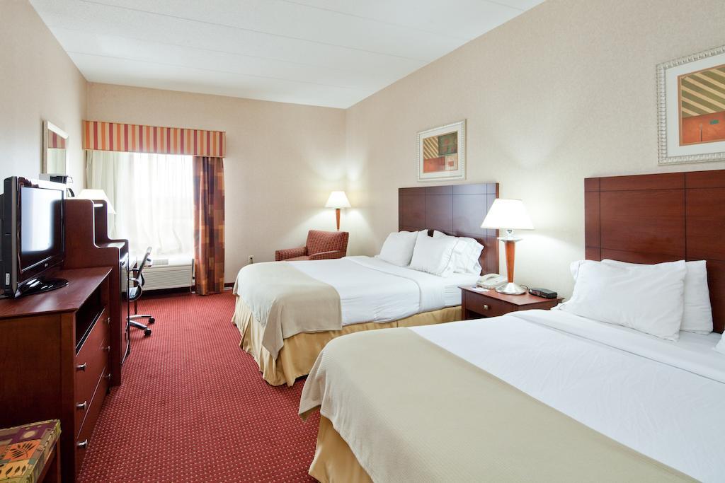 Holiday Inn Express Cincinnati-Лоренсбург Екстер'єр фото