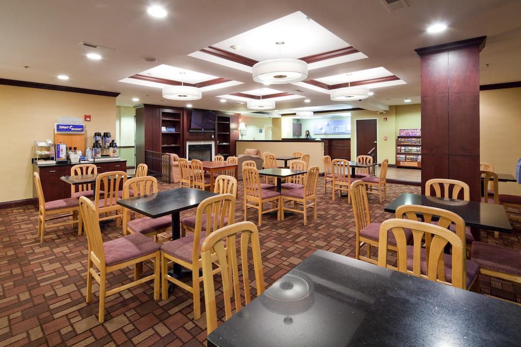 Holiday Inn Express Cincinnati-Лоренсбург Екстер'єр фото