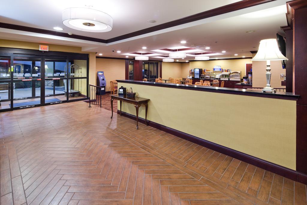 Holiday Inn Express Cincinnati-Лоренсбург Екстер'єр фото